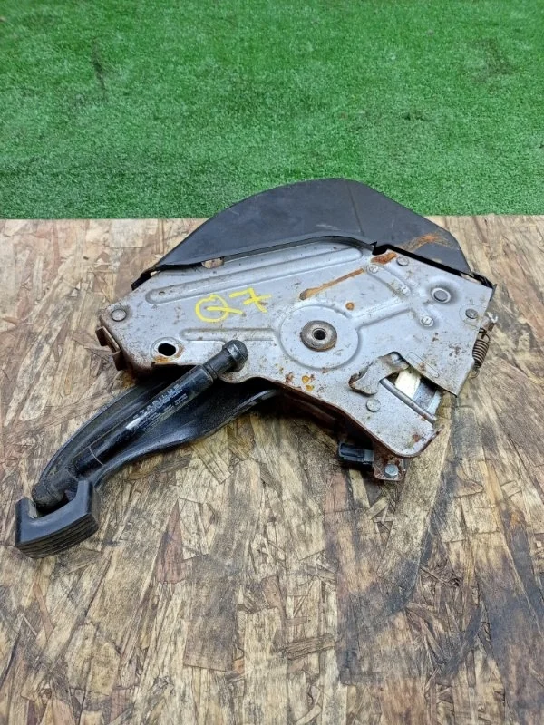 Рычаг стояночного тормоза Audi Q7 2005-2015 4L