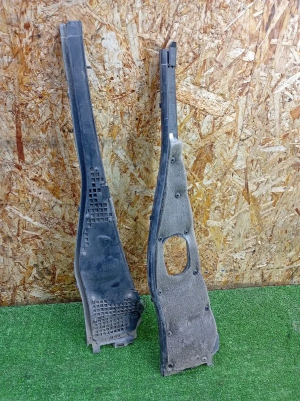 Водосток лобового стекла (жабо) Renault Sandero Stepway 2009-2014