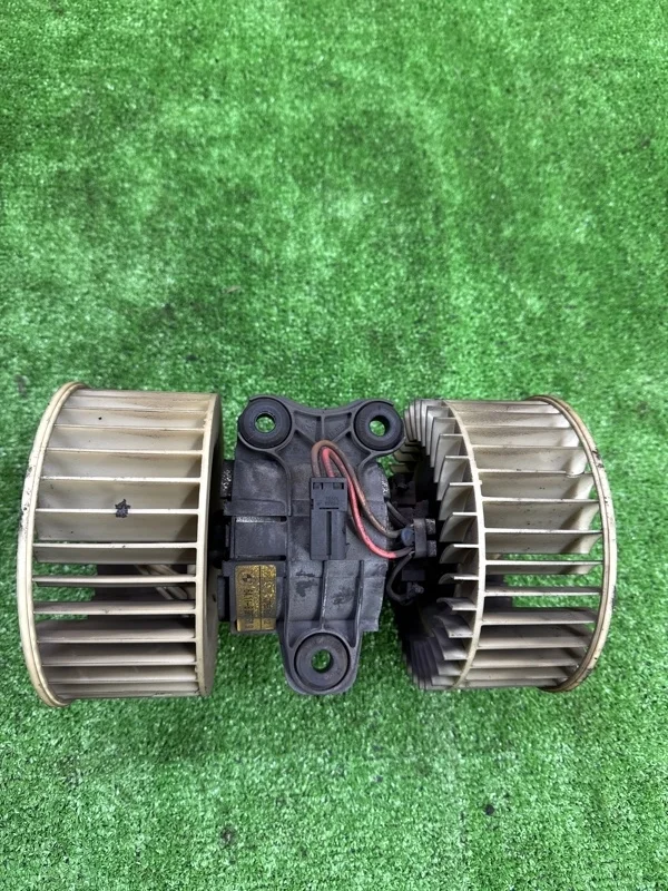 Моторчик печки Land Rover RANGE 2010