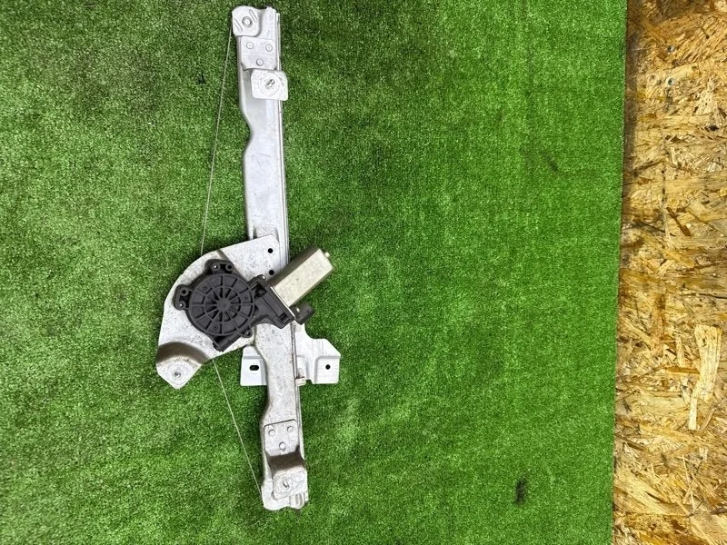 Стеклоподъемник электрический Renault Sandero Stepway 2009-2014