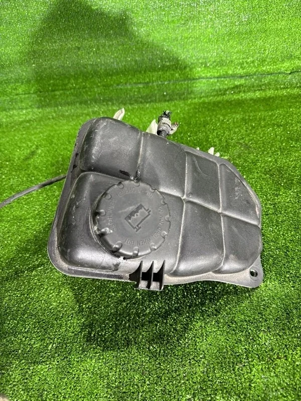 Бачок расширительный Mercedes-Benz -Klasse 2007-2015 W204
