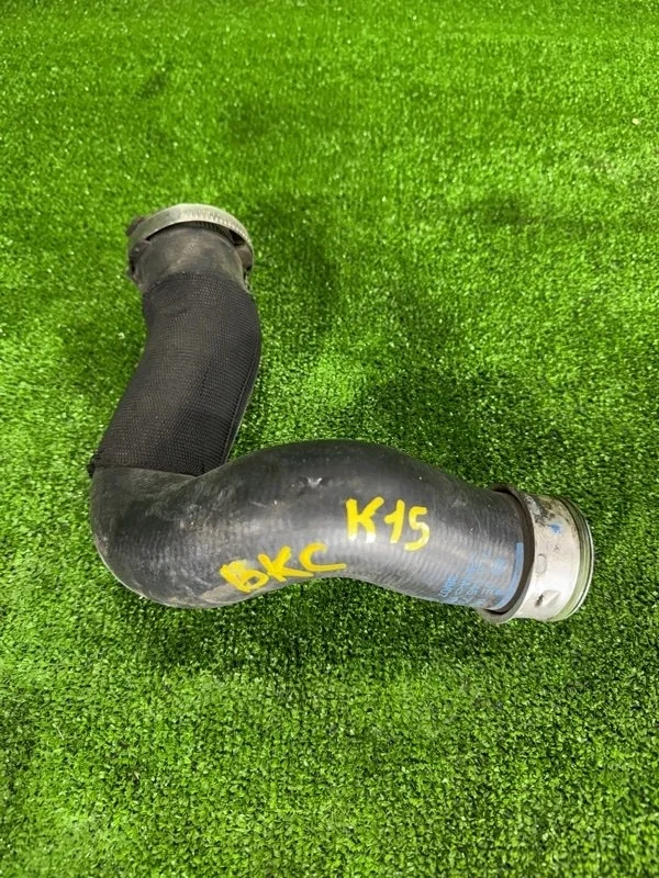 Патрубок интеркулера Volkswagen Touareg 2002-2010