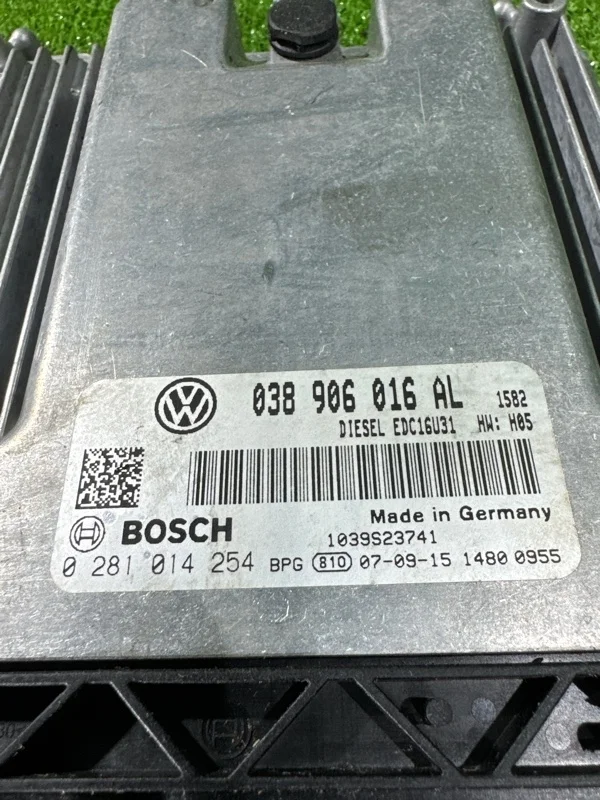 Блок управления двигателем Volkswagen Transporter 2003-2015 T5