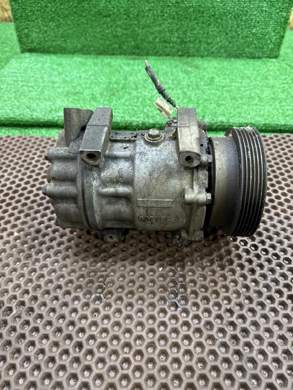 Компрессор кондиционера Renault Sandero 2009-2014