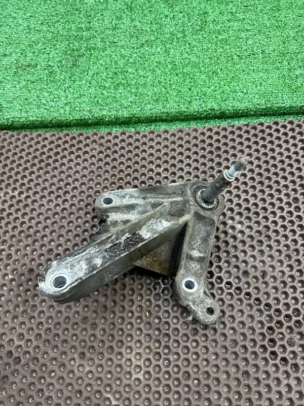 Кронштейн кпп Renault Sandero 2009-2014