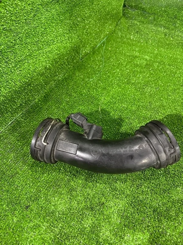 Патрубок интеркулера Volkswagen Transporter 2003-2015 T5