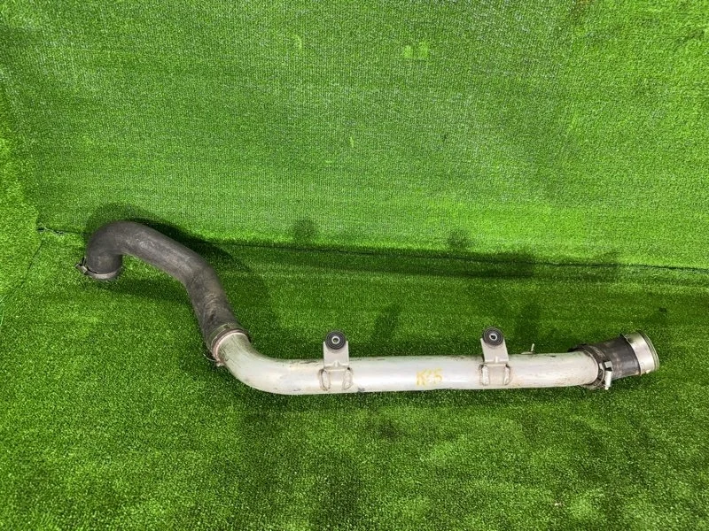 Патрубок интеркулера Volkswagen Touareg 2002-2010