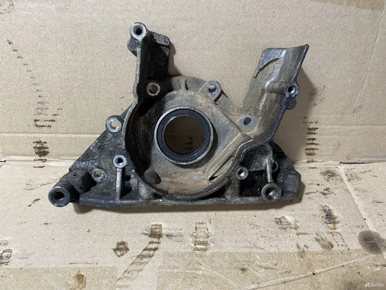 Передняя крышка двигателя 038103153q vw audi skoda