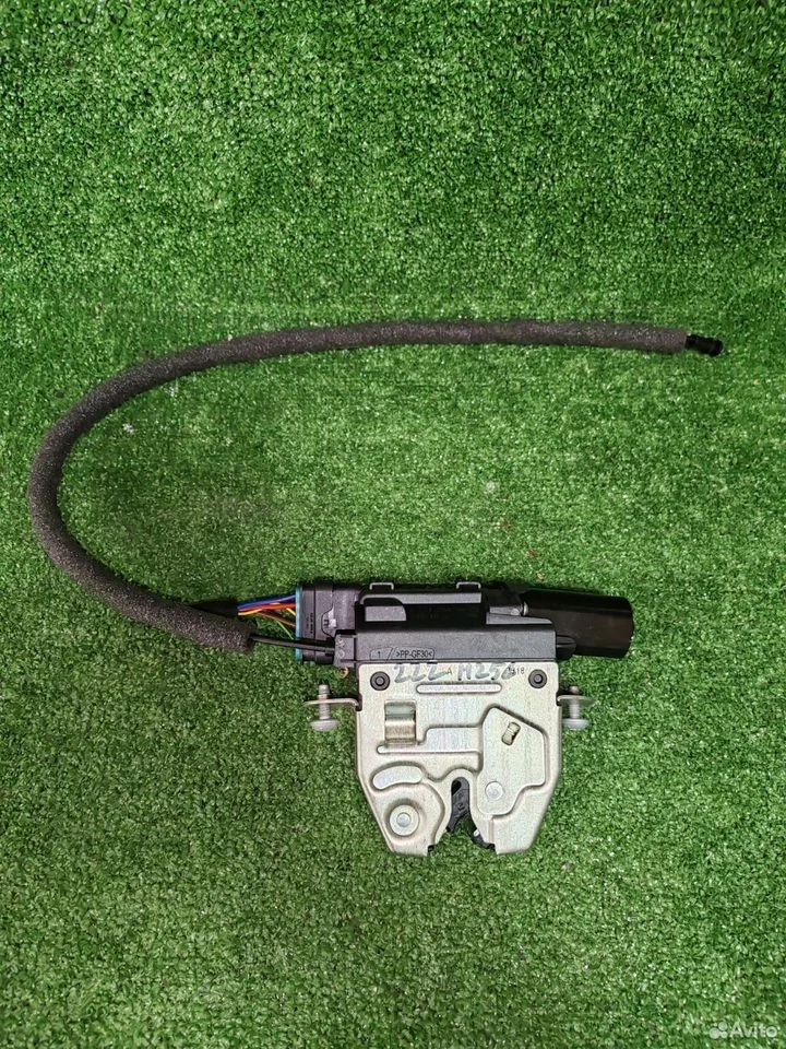 Замок крышки багажника mercedes a2317500085 оригин