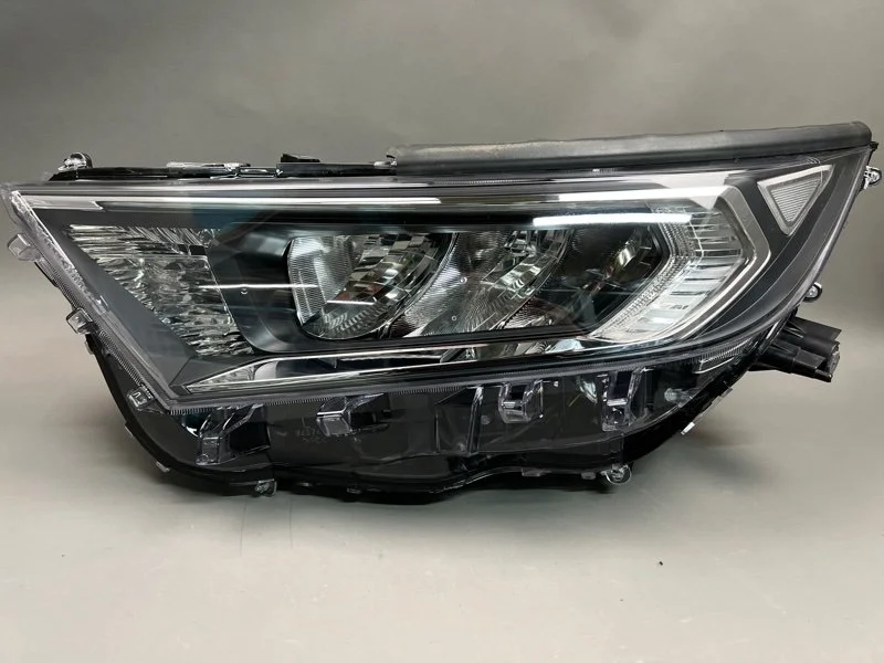 Фара Toyota RAV4 2018-2022 8118542842 XA50, передняя левая