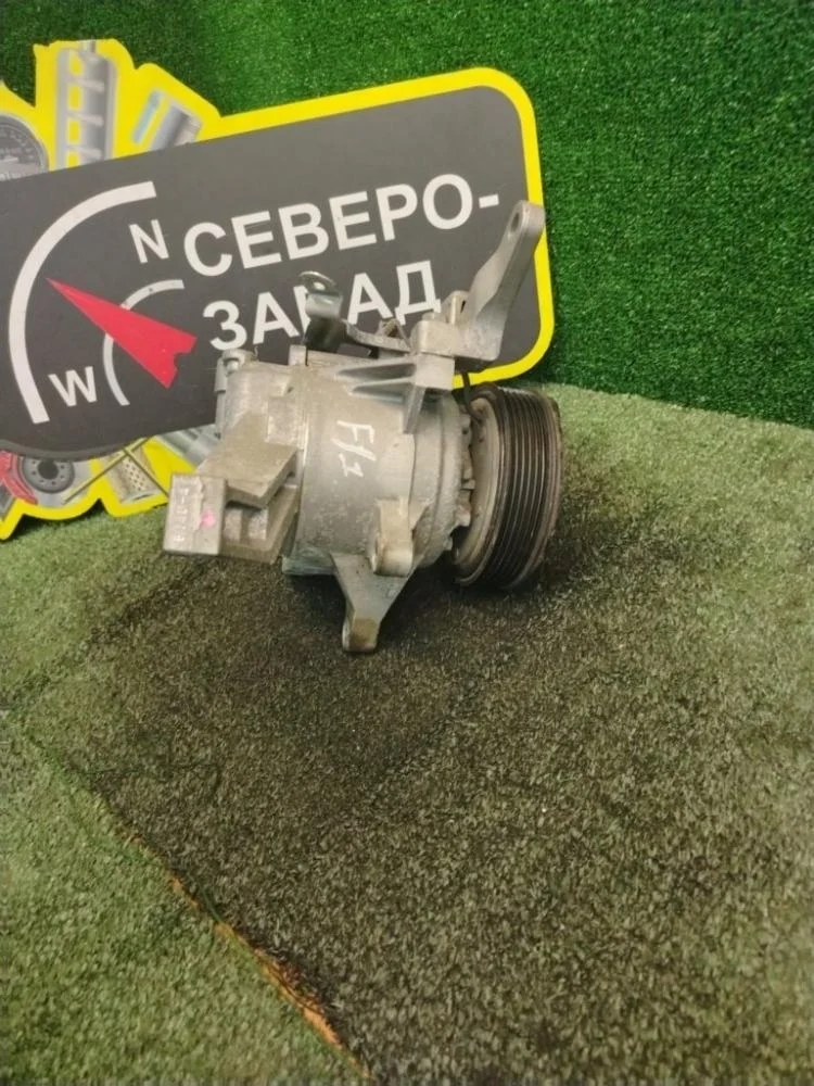 Компрессор кондиционера Subaru Forester 2018 73111FJ051 S13 FB20B