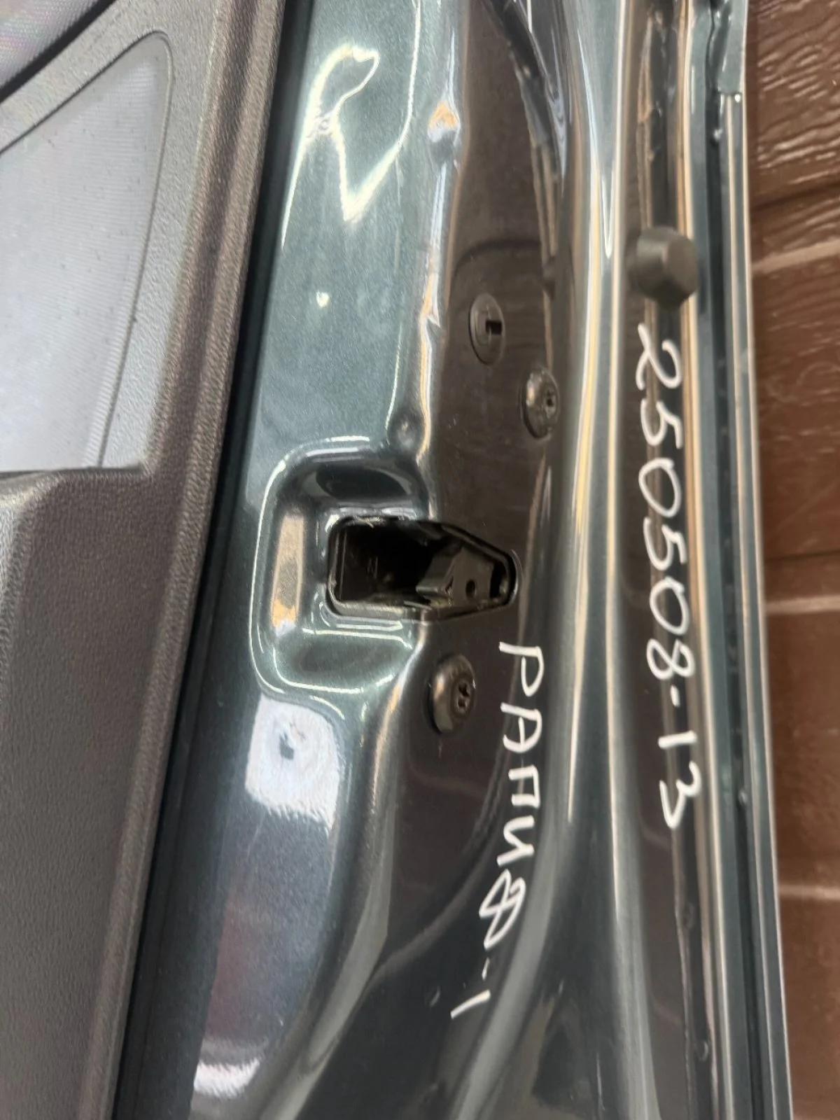 Замок двери передней правой Skoda Rapid I (2012—2017)