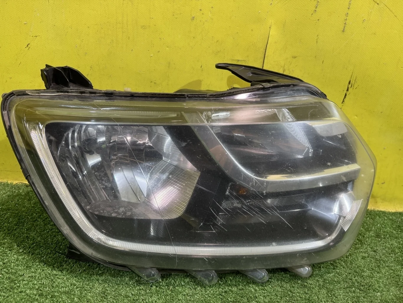 Фара правая  Renault Duster 2020 260103537R 42882