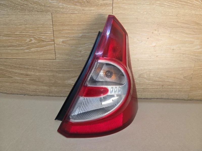 Фонарь задний RENAULT SANDERO 2013 8200734824 1 K7M F 710, правый