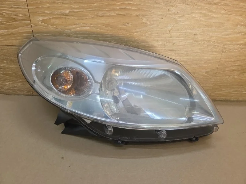 Фара галогеновая RENAULT SANDERO 2013 8200733877 1 K7M F 710, передняя правая