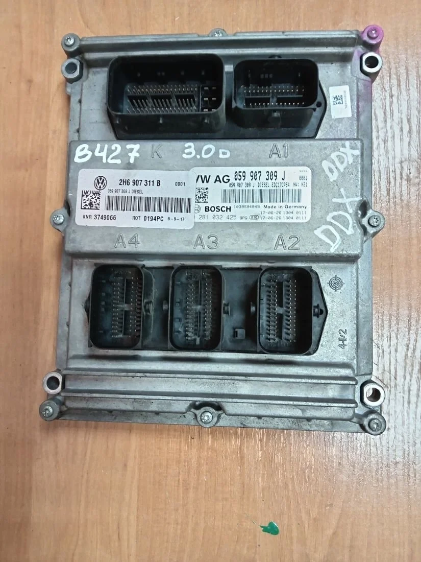 Блок управления двигателем 0281032425 Volkswagen Amarok 3.0 Дизель