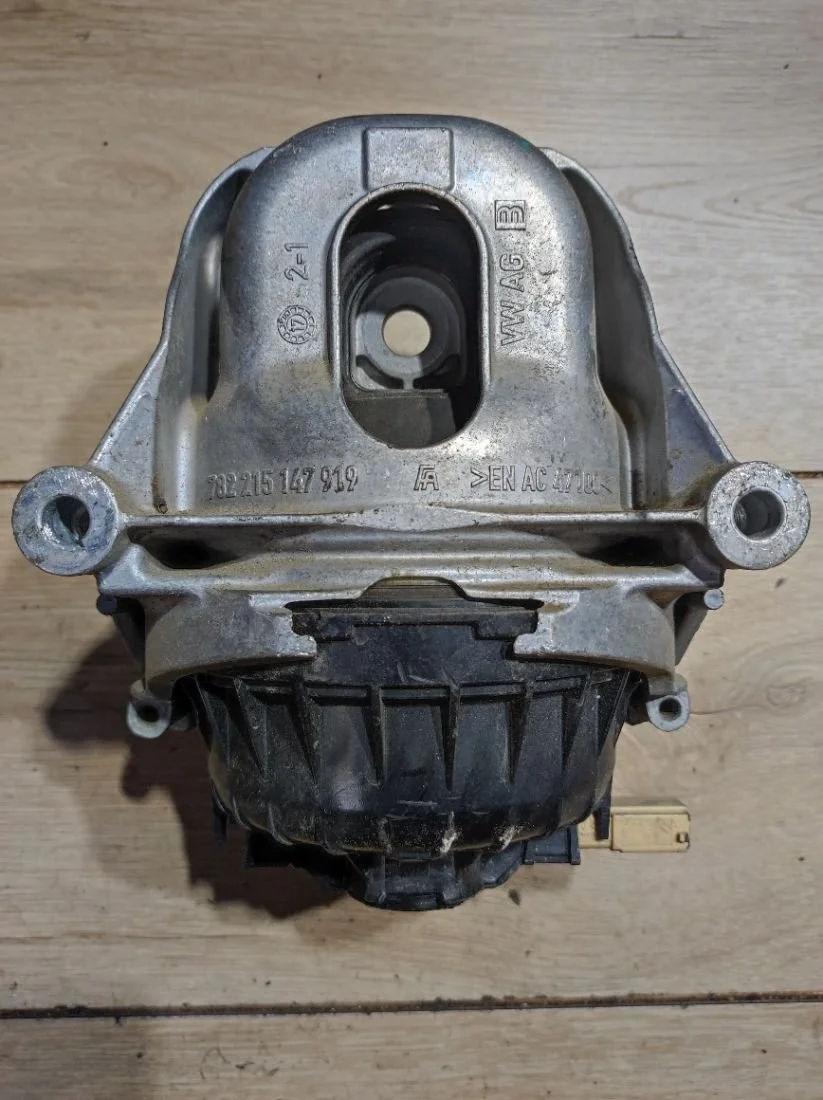 Подушка двигателя 4M0199372FF Audi Q7 4M 3.0 Бензин