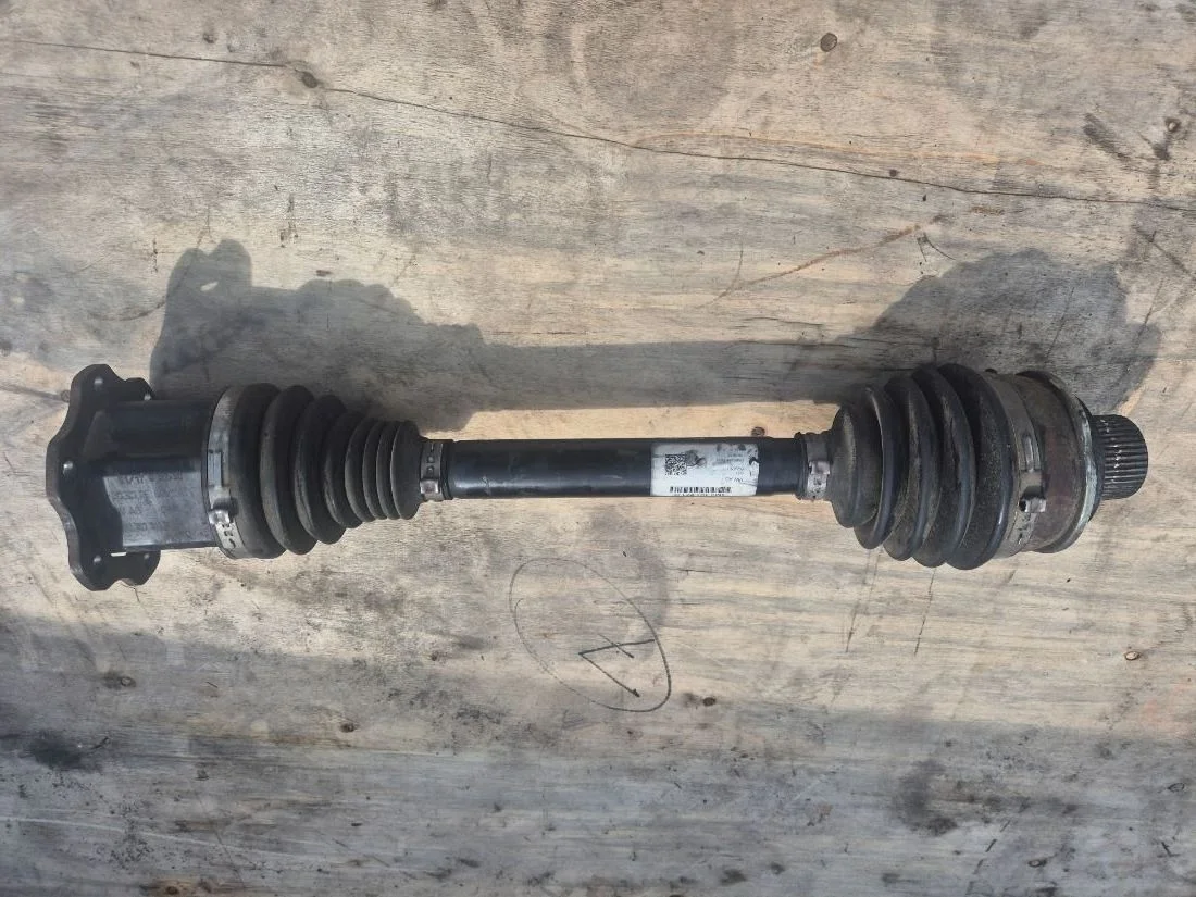 Полуось передняя правая (приводной вал, шрус) 4M0407271D Volkswagen Touareg 3 3.0 Дизель