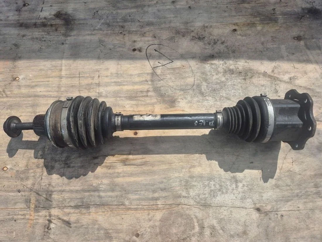 Полуось передняя левая (приводной вал, шрус) 4M0407271D Volkswagen Touareg 3 3.0 Дизель