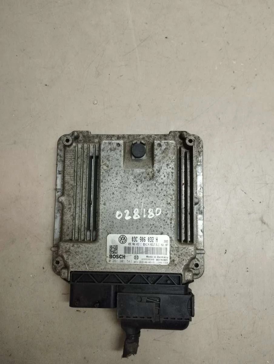 Блок управления двигателем 03C906032H Volkswagen Passat B6 1.4 Бензин