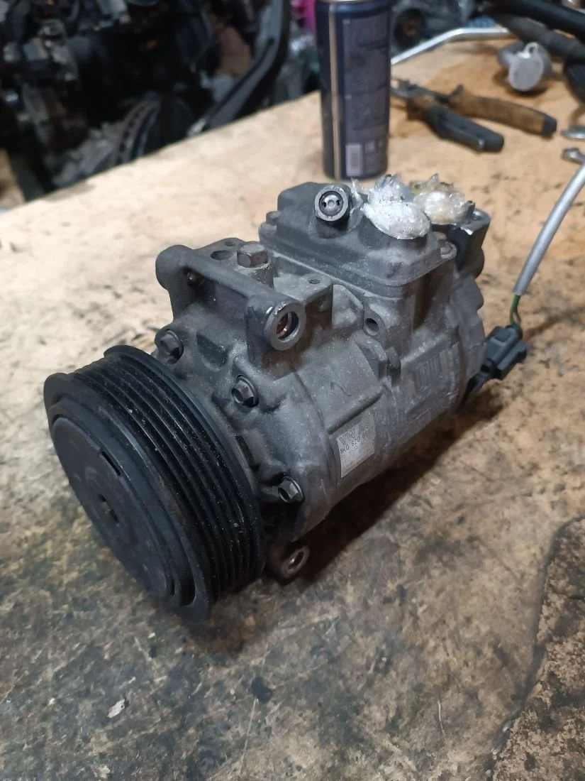 Компрессор кондиционера 1K0820859T Volkswagen Golf 5 1.6 Бензин
