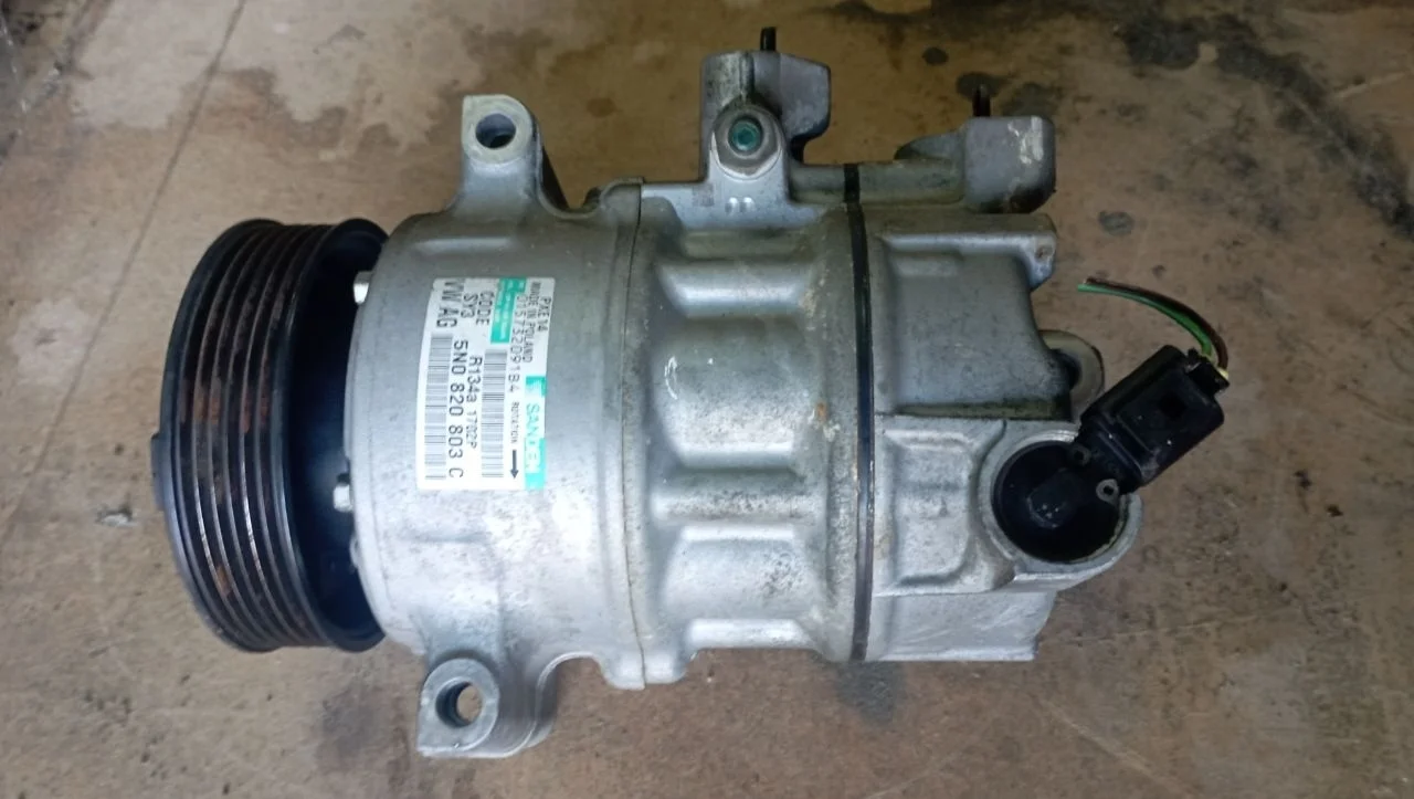 Компрессор кондиционера 5N0820803C Volkswagen Golf 6 1.2 Бензин