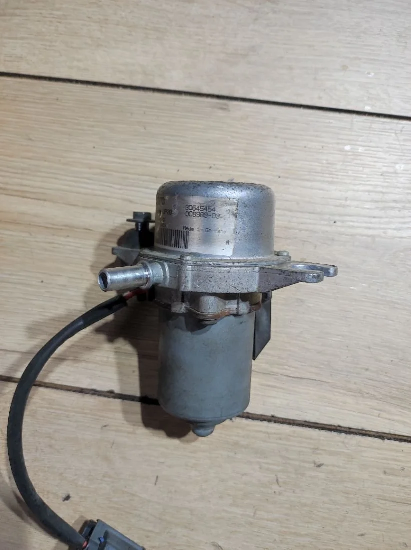 Насос вакуумный B6294T Volvo XC90 1 restailing 2.9 Бензин