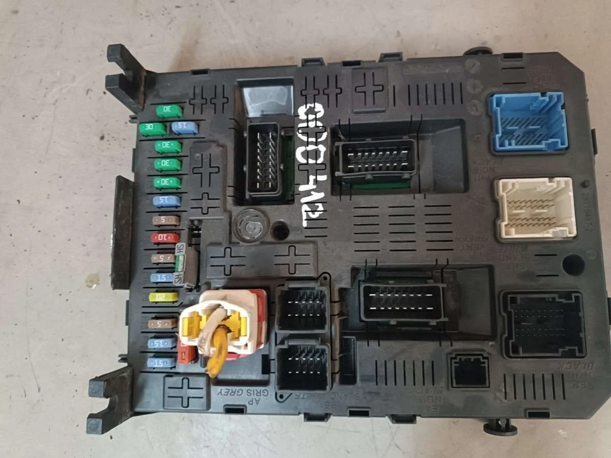 Блок предохранителей 967847708001 Peugeot Partner 2 restailing 0