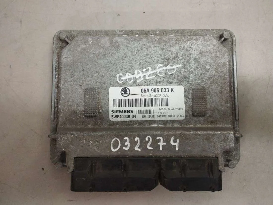 Блок управления двигателем 06A906033K Skoda Octavia A4 1.6 Бензин