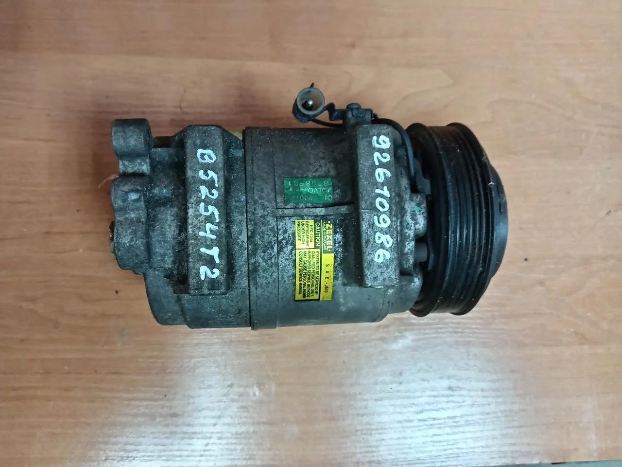 Компрессор кондиционера 8708581 Volvo XC90 1 2.5 Бензин