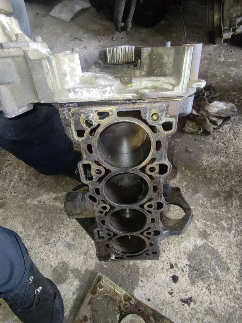 Блок цилиндров Z16XEP Opel Astra H 1.6 Бензин