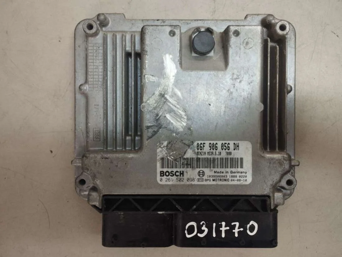 Блок управления двигателем 06F906056DH Volkswagen Golf 4 2.0 Бензин