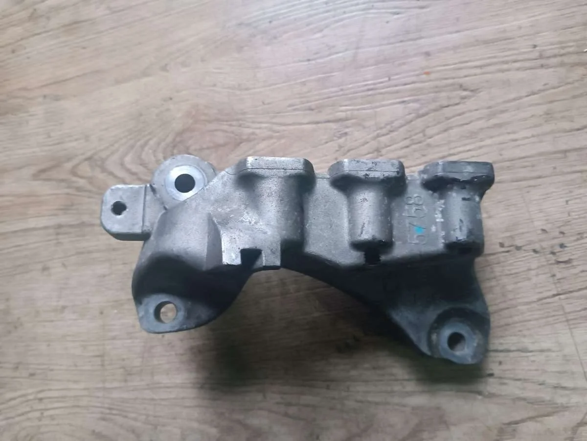 Кронштейн двигателя 95325758 Chevrolet Aveo T300 0