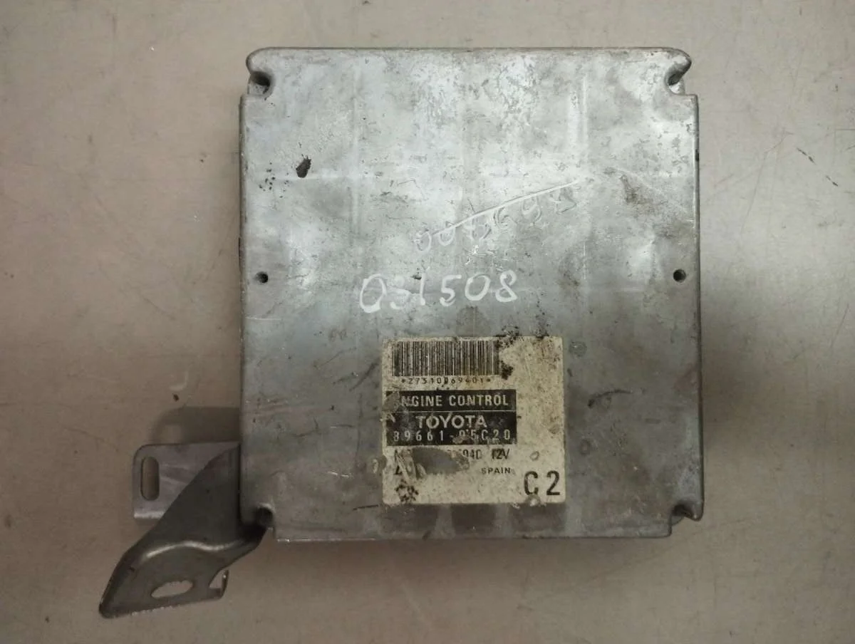 Блок управления двигателем 8966105C20 Toyota Avensis 2 1.8 Бензин