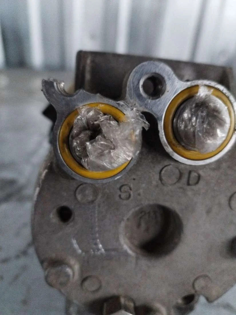 Компрессор кондиционера 8708581 Volvo XC90 1 2.5 Бензин