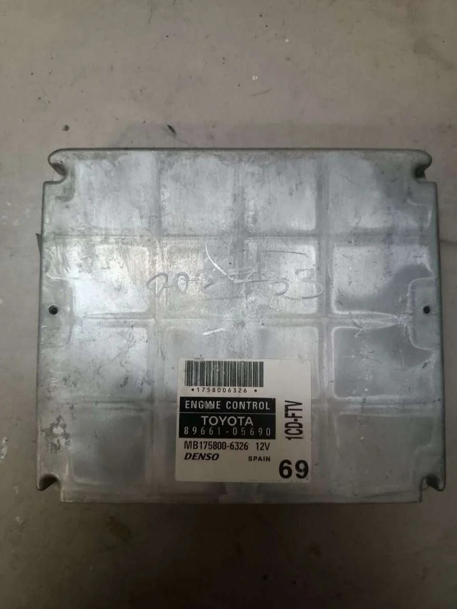 Блок управления двигателем 8966105690 Toyota Avensis 2 0