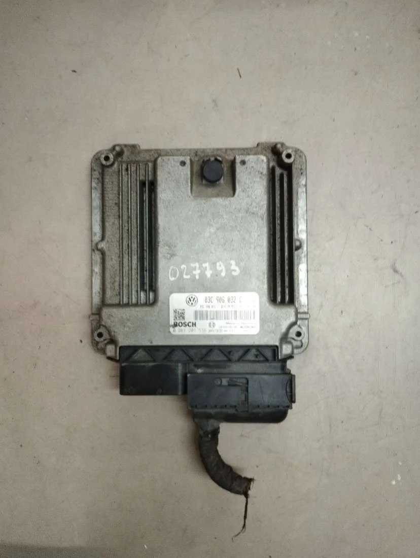 Блок управления двигателем 03C906032C Volkswagen Passat B6 1.4 Бензин