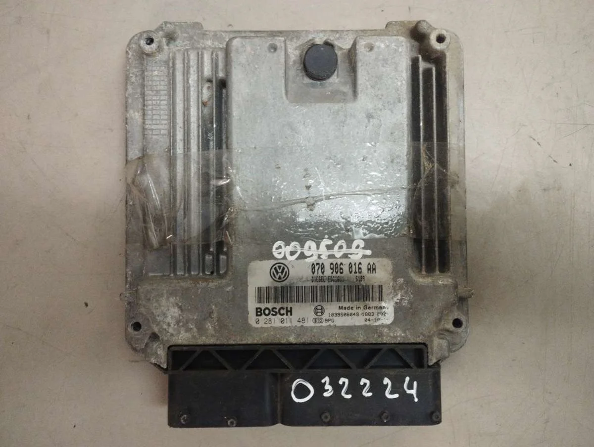 Блок управления двигателем 070906016AA Volkswagen Touareg 1 5.0 Дизель