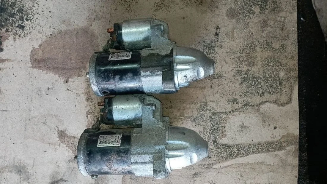 Стартер M000T21571 Mitsubishi Outlander 2 2.0 Бензин