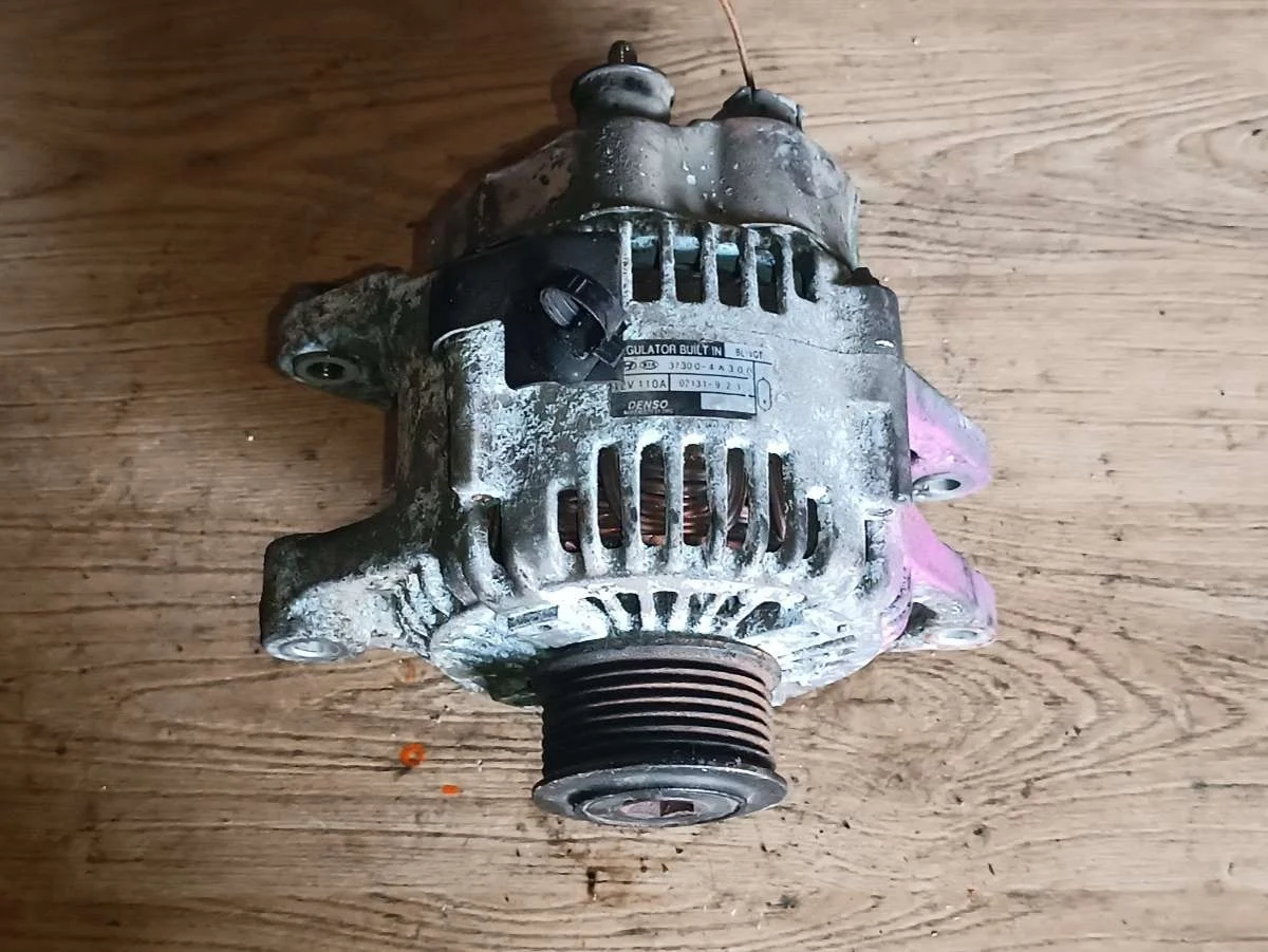 Генератор 373004A300 Kia Sorento 2 2.5 Дизель