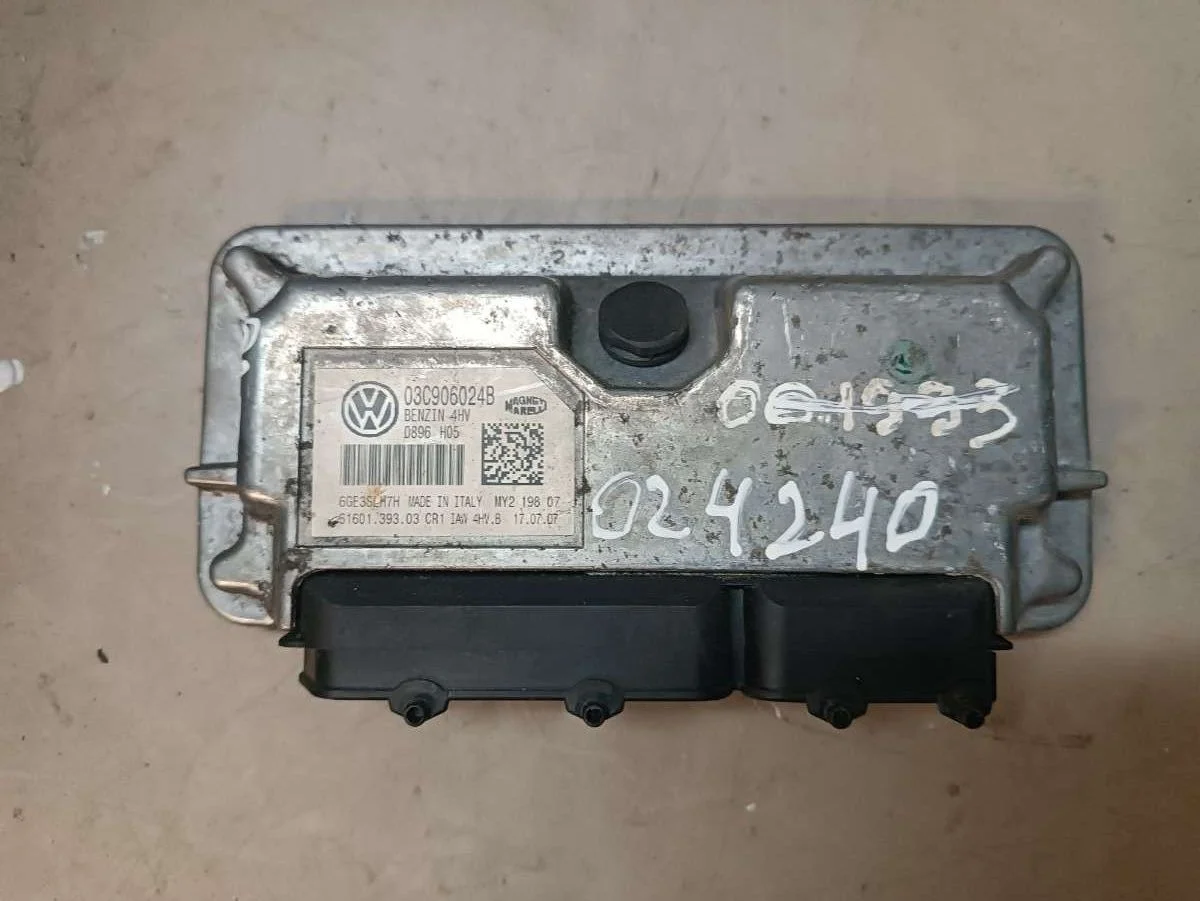 Блок управления двигателем 03C906024B Volkswagen Polo 5 0