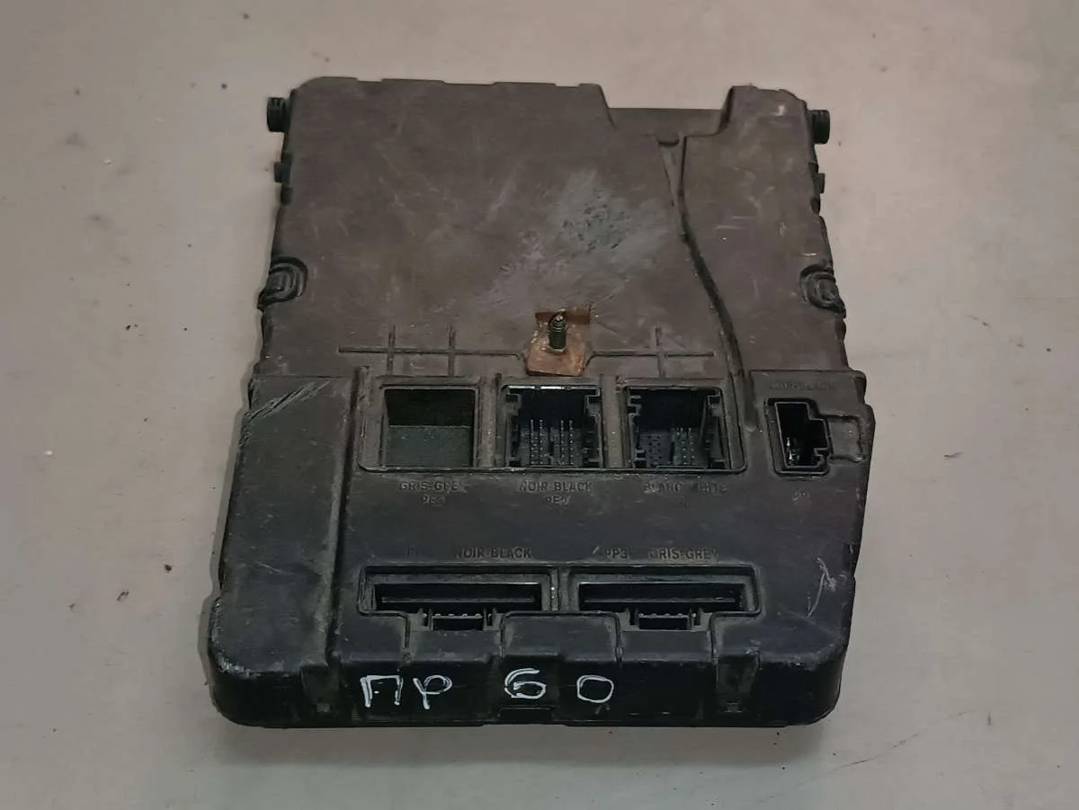 Блок комфорта 8200309689 Renault Grand Scenic 2 1.5 Дизель