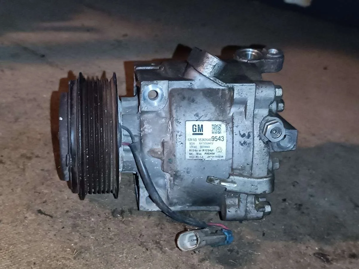 Компрессор кондиционера 95369543 Chevrolet Cruze J300 1.8 Бензин