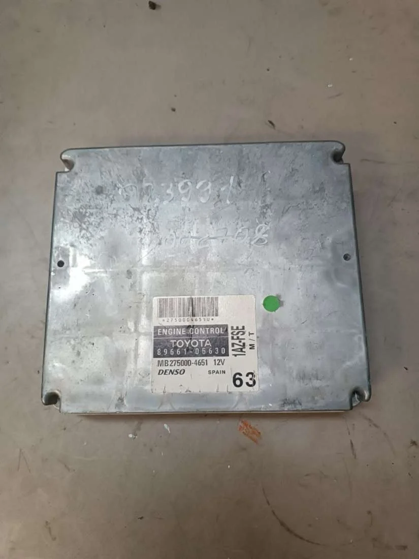 Блок управления двигателем 8966105630 Toyota Avensis 2 0