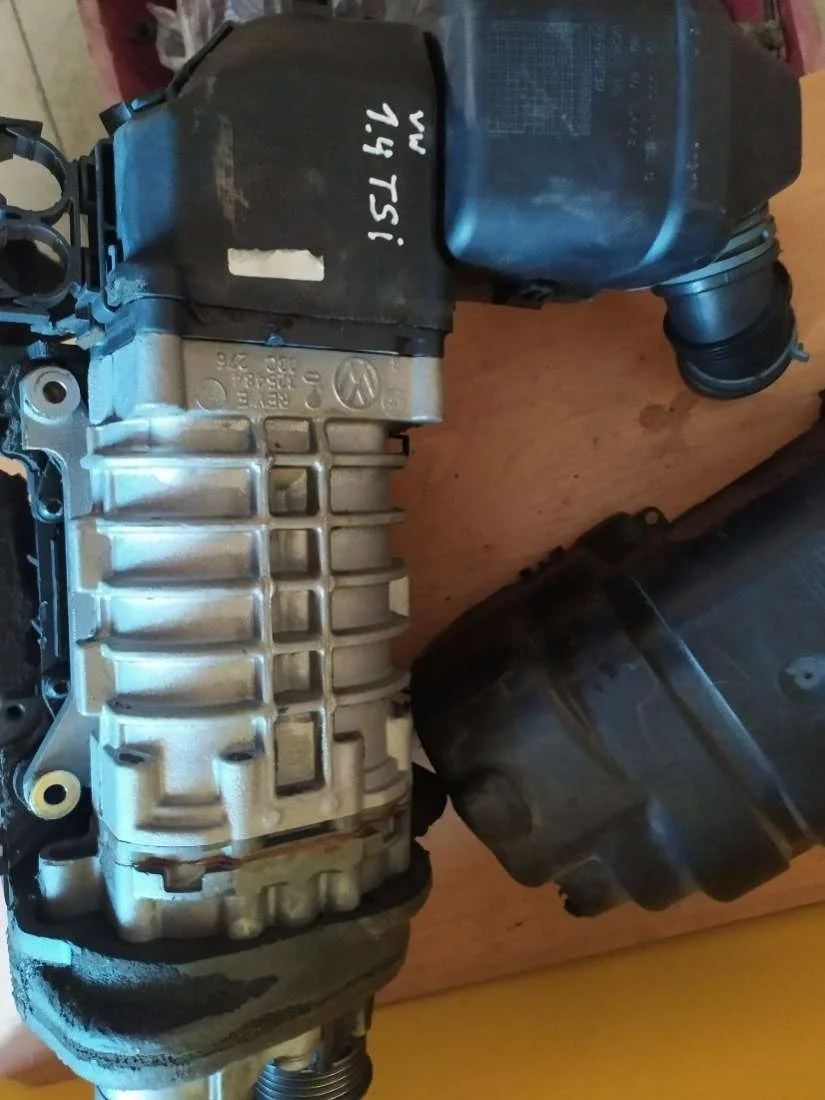 Нагнетатель воздуха (компрессор) 03C145601E Volkswagen Jetta 5 1.4 Бензин