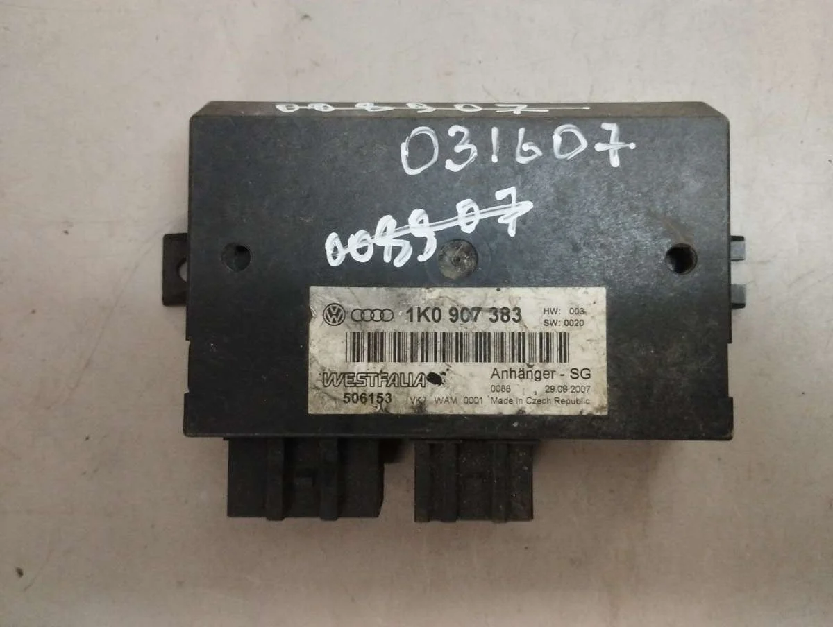 Блок согласования фаркопа 1K0907383 Volkswagen Passat B6 3.2 Бензин