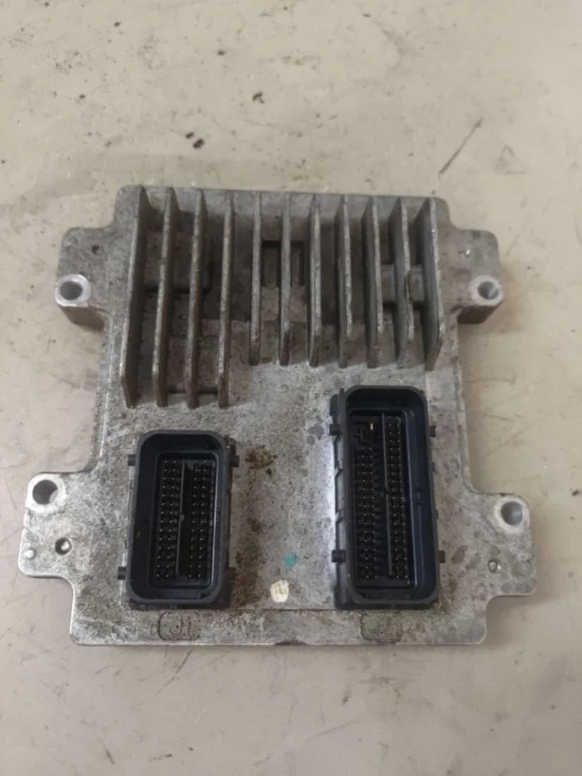Блок управления двигателем 12659379 Opel Astra J 1.8 Бензин