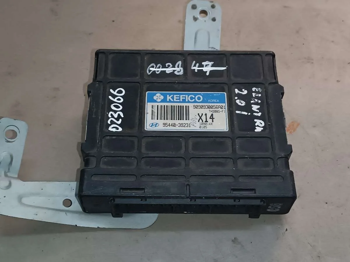 Блок управления двигателем 9544039231 Hyundai Elantra XD 2.0 Бензин