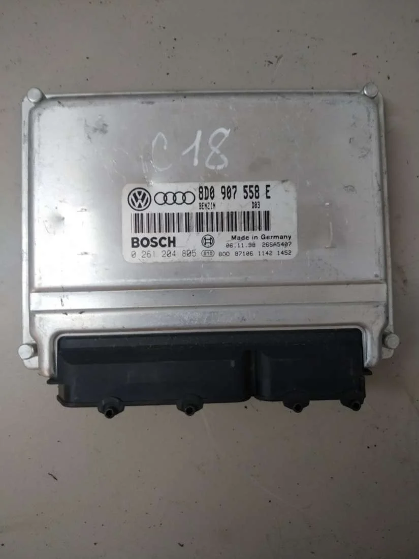 Блок управления двигателем  8D0907558E Volkswagen Passat B5 1.8 Бензин