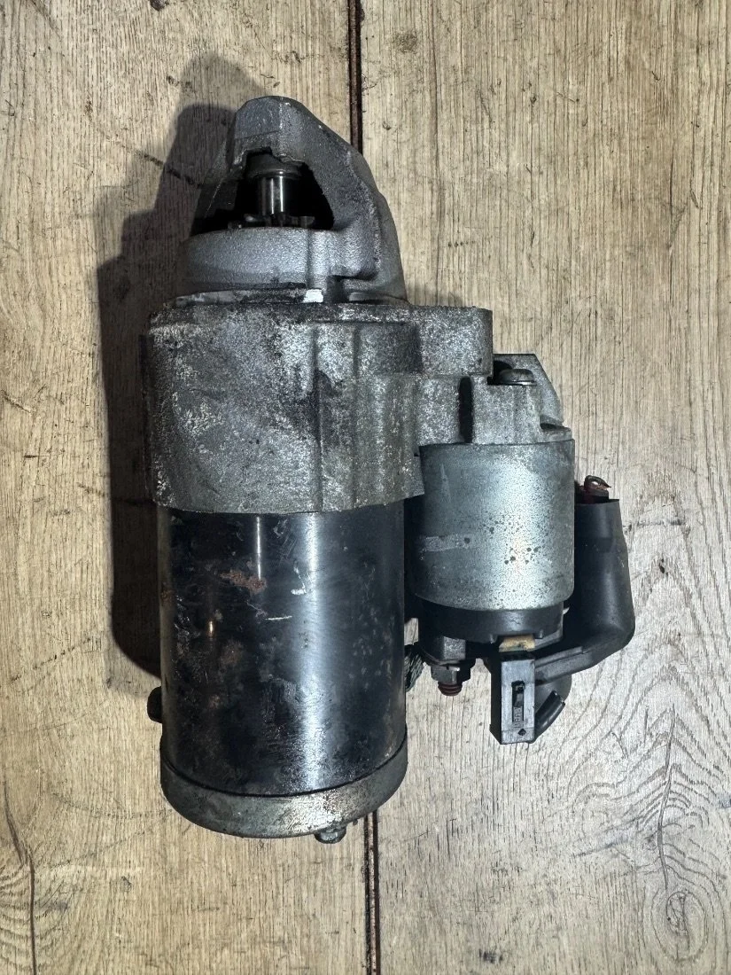 Стартер M000T21571R Mitsubishi Outlander 2 2.4 Бензин